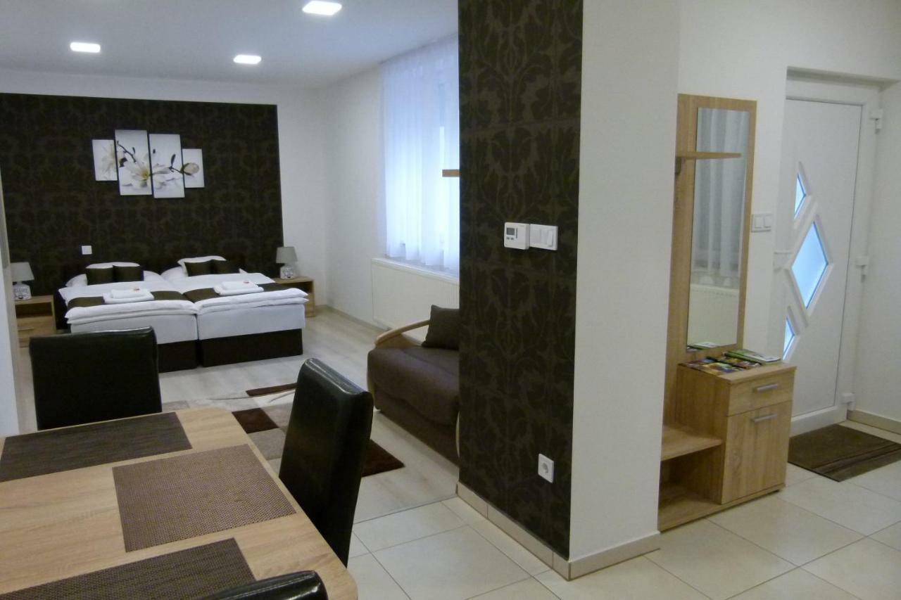 Wolf House Apartman Apartment Zalaegerszeg Luaran gambar